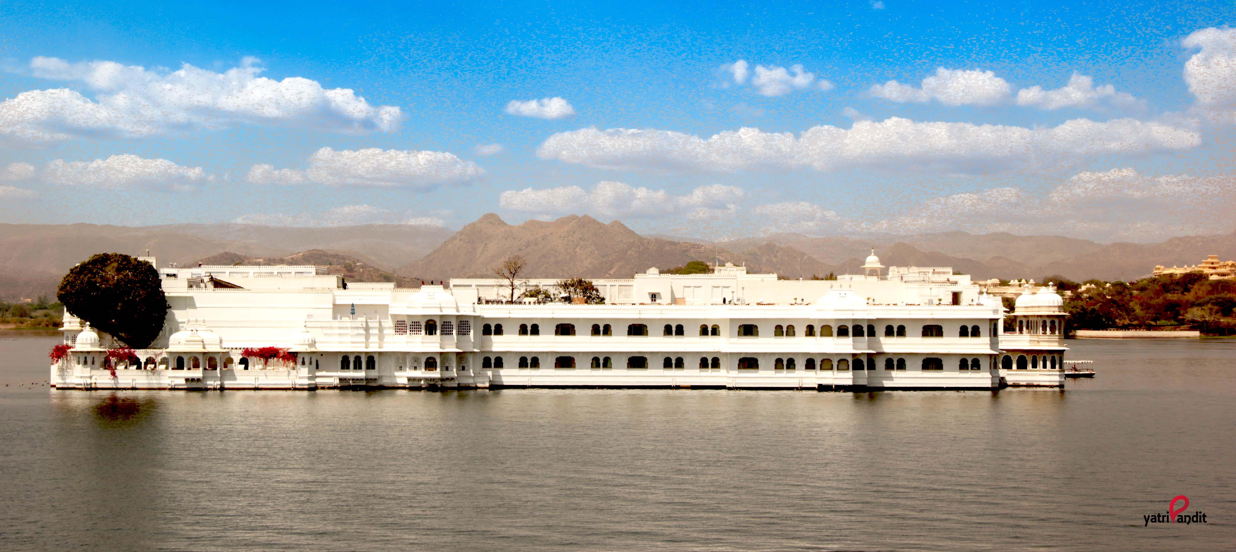 lake pichola