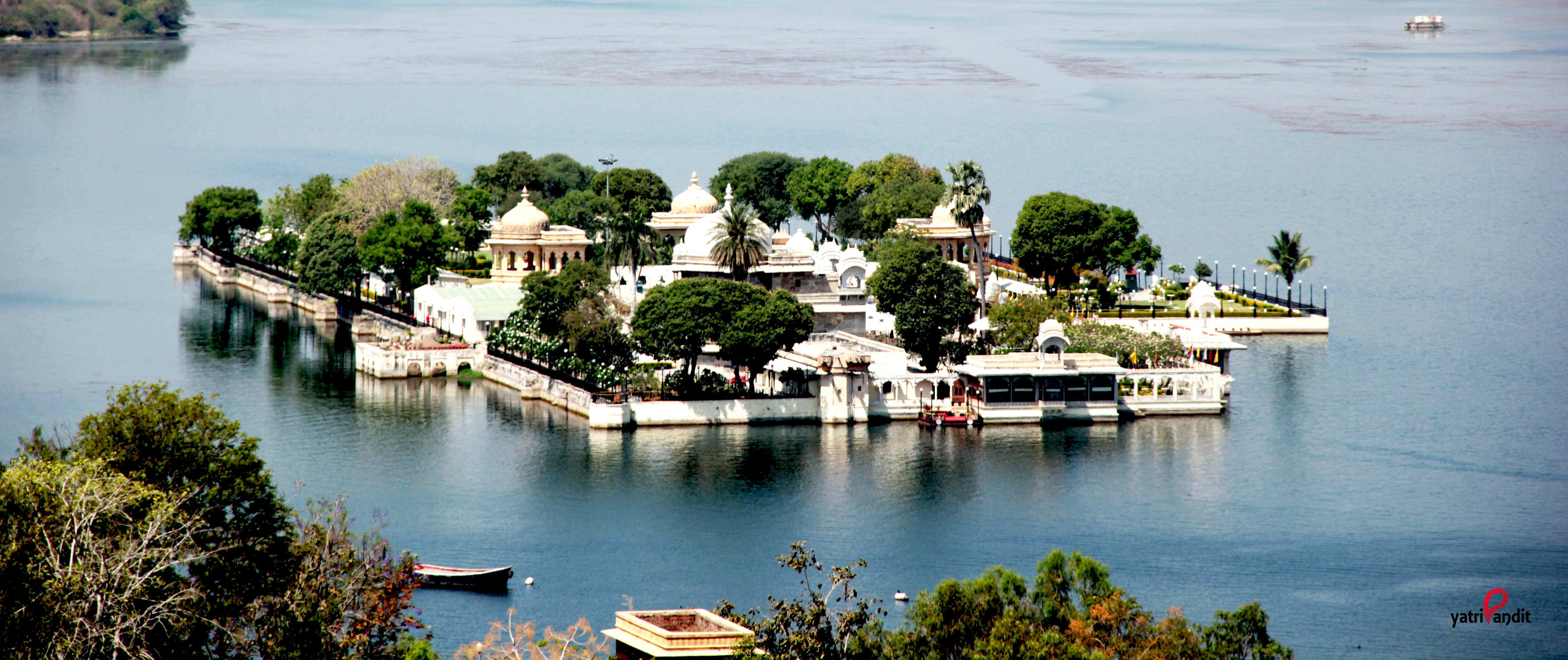 Yatrpandit Lakshmi Vilas Palace