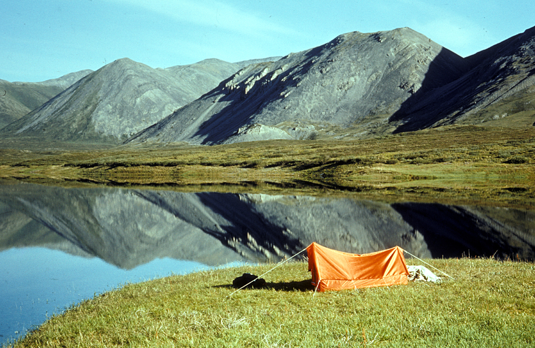 Camping_on_unnamed_lake_in_Brooks_Range